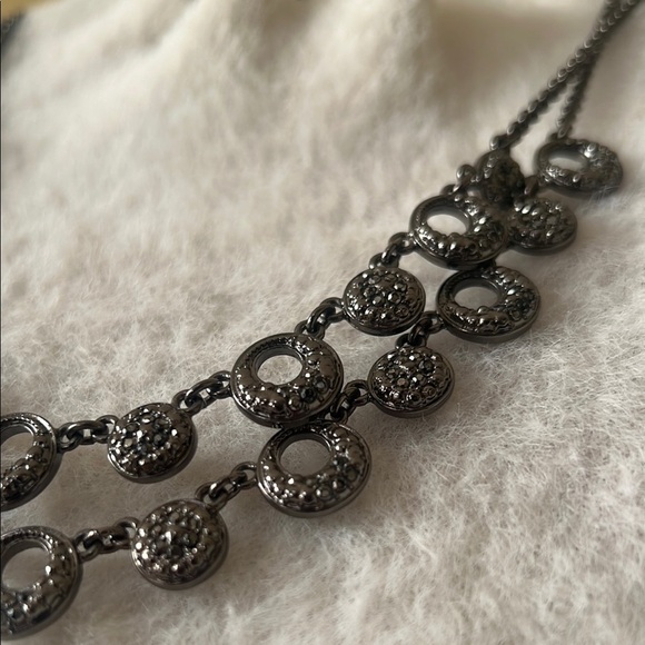 Elegant Black Necklace - Picture 2 of 8